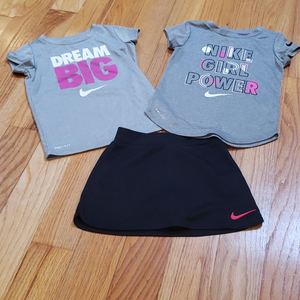 EUC Nike Girl's 4T Matching Set With 2 Shirts